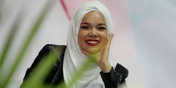 Di Eropa, Dewi Sandra Kunjungi 'Pasar Kaget'