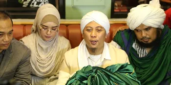 Di Rusia Rambut Nabi Muhammad Dijaga 7 Pesawat Jet, di Indonesia Dijaga Anak Pendekar
