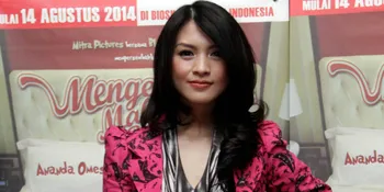 Di Tangan Donita, Batik Jadi Cantik