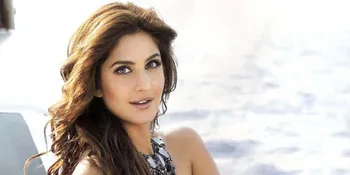 Di Tengah Rimbunnya Hutan, Katrina Kaif Tampil Eksotis Menggoda