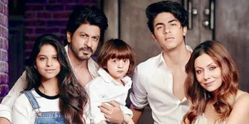 Diajak Foto Fans, Aryan Khan 'Keukeuh' Tak Mau Lihat Kamera