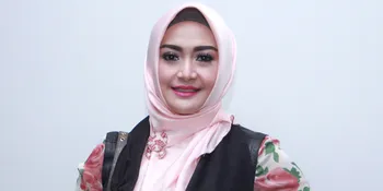 Diam-Diam, Edies Adelia Sudah Resmi Cerai Dari Sang Suami