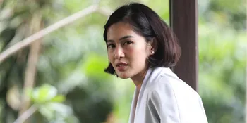 Dian Sastrowardoyo Buka Suara Soal Insiden Foto Bareng Fans