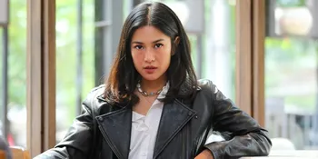 Dian Sastrowardoyo Pamerkan Potret OOTD dengan Gaya Chic dan Kasual