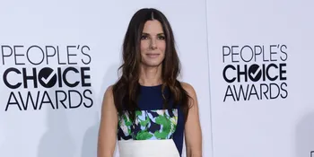 Dianggap Jelek, Apa Yang Salah Dengan Gaun Sandra Bullock Ini?