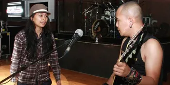 Didaulat Tampil di Festival Blues, Kotak Heran