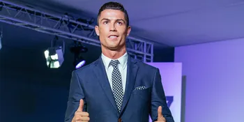 Diganggu Sang Anak, Wajah Kocak Cristiano Ronaldo Bikin Ngakak!
