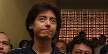 Digiring Masuk Sel, Roger Danuarta Lempar Senyum