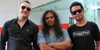 Diguyur Hujan, Gugun Blues Shelter Tetap Goyang Panggung