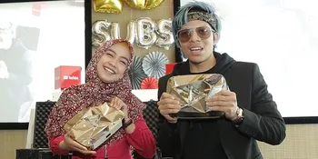 Dihadiri Keluarga, Atta Halilintar & Ria Ricis Terima Diamond Play Button