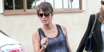 Dikabarkan Cerai, Ini Kalimat Pertama Dari Halle Berry