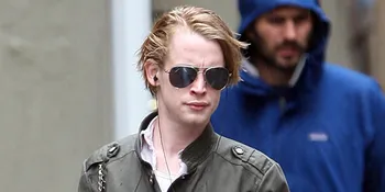 Dikabarkan Meninggal, Macaulay Culkin Malah Cium Lelaki