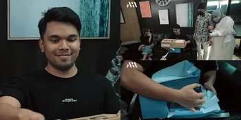 Dikabarkan Sudah Jadian, Ini 7 Potret Kado Romantis Fuji di Ulang Tahun Thariq Halilintar - Sepatu Branded dan Hiasan Penuh Arti