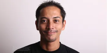 Dikelilingi Wanita Cantik, Fauzi Baadila Masih Betah Menduda