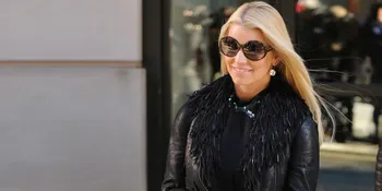 Dilempar Tinggi ke Udara, Ini Reaksi Bayi Jessica Simpson