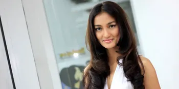 Dimandikan Mickey Rourke, Atiqah Hasiholan Tak Deg-degan