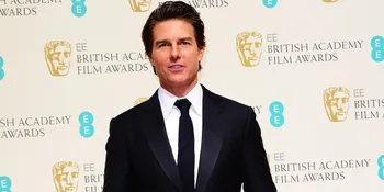 Dinner Bareng Mantan, Tom Cruise Tertangkap Ciuman?