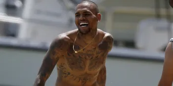 Dinyatakan 'Sembuh', Chris Brown Tinggalkan Pusat Rehabilitasi