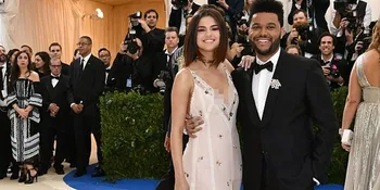 Dirumorkan Putus, The Weeknd Unfollow Teman-Teman Selena Gomez
