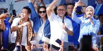 Disambut Meriah Warga Lampung, Raffi Ahmad dan Nagita Slavina Asyik Joget Bareng Zulkifli Hasan-Putri