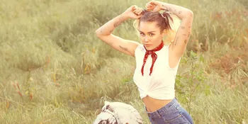 Ditanya Seputar Ranjang, Miley Cyrus Malah Ungkap Rahasia Liam Hemsworth