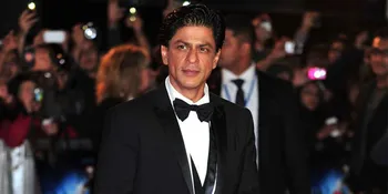 Ditemani Bodyguard, SRK Kepergok Beli Mainan Buat AbRam Khan