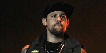 Ditilang, Benji Madden Berikan SIM Joel Madden