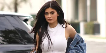 Dituduh Oplas, Kylie Jenner Punya Bekas Luka di Bagian Pribadi?