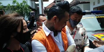 Dituntut 3 Tahun Penjara, Jerinx Emosi &#38; Tantang Siapapun Orang Yang Ingin Memenjarakannya Untuk Datang