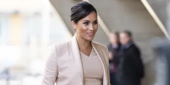Doria Ragland Tiba di London, Meghan Markle Siap-Siap Melahirkan?