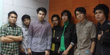 DOY Cirebon 'Hadang' Kangen Band di Radio Indah
