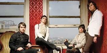 Drummer Panic At The Disco Blak-Blakan Soal Narkoba