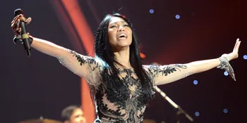 Dua Pasang Baju Untuk Michael Bolton, Ada Apa Dengan Anggun?