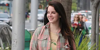 Dua Track Lana Del Rey Resmi Mengisi Film 'BIG EYES'