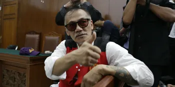 Dua Wanita Ini Dicium Tio Pakusadewo Saat Sidang Putusan