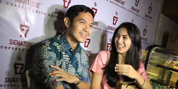 Dude Harlino: Insya Allah Bulan Madunya Umrah