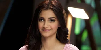 Duh, Sonam Kapoor Positif Derita Flu Babi!