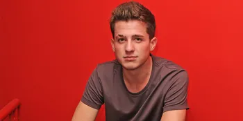 Dukung Selena Gomez, Charlie Puth Mendadak 'Serang' Justin Bieber