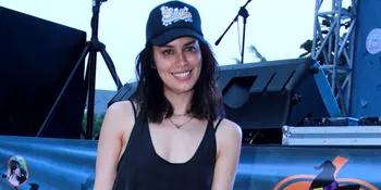 Duo Cantik Sophia Latjuba dan Manuela Saat Liburan di Bali