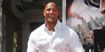 Dwayne Johnson Dinobatkan Sebagai People's Sexiest Man Alive 2016