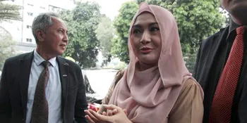 Edies Adelia Tak Menyesal Jadi Istri Ferry Setiawan