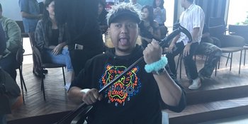 Efek Jatuh Dari Sepeda, Anggy Umbara Sutradarai Film 'JIN & JUN' di Atas Kursi Roda