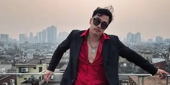 Ekonomi Sulit, Dennis Adhiswara Tak Gengsi Jualan Kacamata Murah