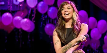 [Eksklusif] 'HEAD OR HEART'? Christina Perri Pun Masih Bingung!