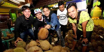 [Eksklusif] Kunjungi Medan, Repvblik Habiskan 17 Buah Durian!