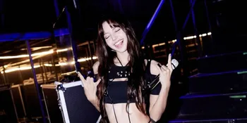 Ekspresi Lisa Kepedesan Saat Makan Rendang, Lucu dan Menggemaskan