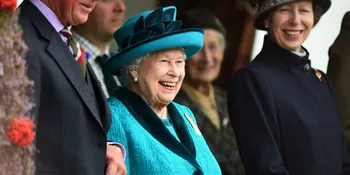 Ekspresi Ratu Elizabeth Saat Bertemu Anak Pangeran Harry-Meghan Markle, Sangat Hangat