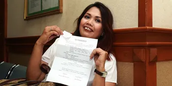 Elly Sugigi Pamerkan Akta Cerai, Tak Mau Perpisahan Disebut Settingan