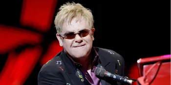 Elton John Booking Hotel Hanya Untuk Kacamata?