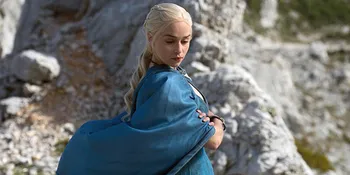 Emilia Clarke Tak Menyesal Tolak Berperan dalam 'FIFTY SHADES'
